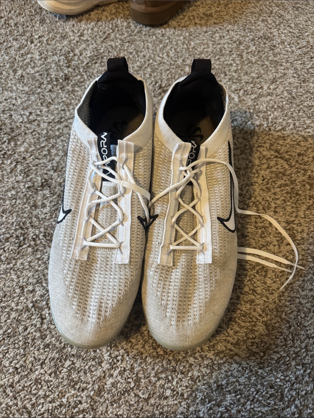 Nike Men’s White and Black Knit Athletic Sneakers